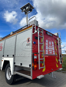 Nouveau camion de pompiers Mercedes Diesel 5000L pour intervention d'urgence et lutte contre les incendies, destiné à la protection incendie municipale - Product Image 3