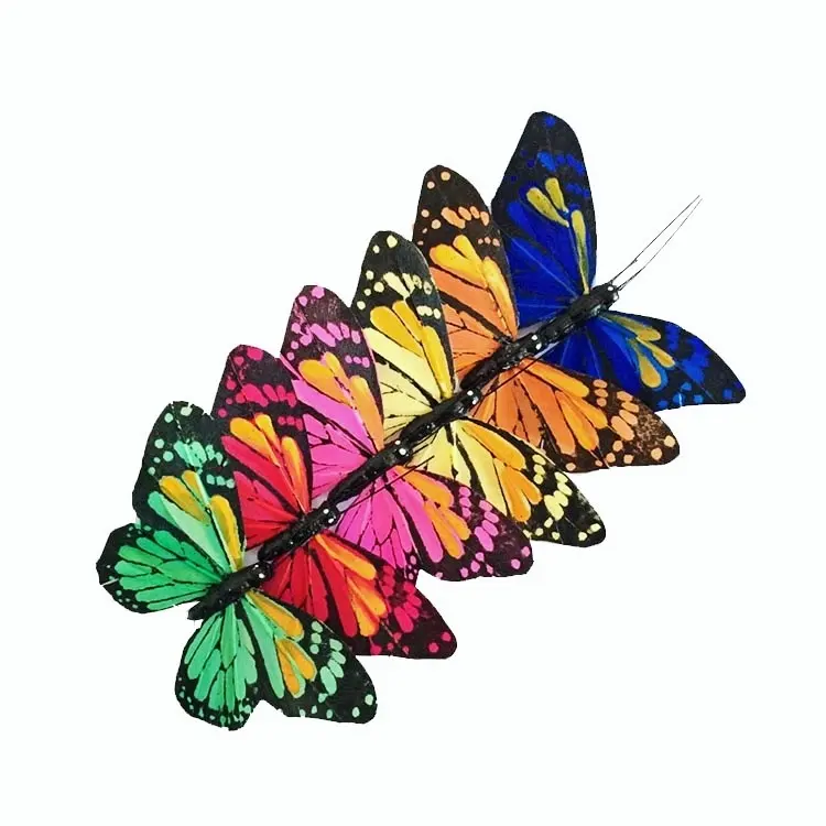 QAKGL मिश्रित रंग हाथ चित्रित अनुकूलित शादी की सजावट के लिए कृत्रिम पंख तितलियों और दीवार सजावट