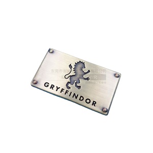 Plaque métallique Viking 40x28mm en alliage de zinc avec logo en relief pour sacs - Product Image 5