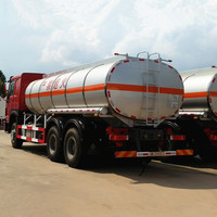 Camions résistants à la corrosion Howo 6x4, camion-citerne à carburant, corps de citerne en alliage d'aluminium, camion-citerne de livraison d'huile en Afrique