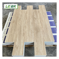 Plancher en bois d'acacia hybride premium à chevrons, imperméable, facile à installer, durable, sensation luxueuse, pour bibliothèques