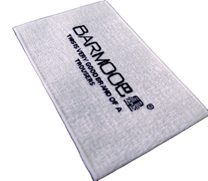Etichetta Tessuta Personalizzata in Raso Damascato Bianco Eco-Friendly per Abbigliamento, Borse e <span class=keywords><strong>Scarpe</strong></span> - Consegna Campione in 7 Giorni (Manhattan Fold) - Product Image 3