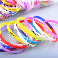 Bracelet en silicone fluorescent lumineux de 5 mm de large, motif cœur et lettres anglaises imprimées, tendance et exotique, pour filles, idéal pour les voyages