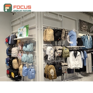 Solución Integral de Tienda: Mueble Exhibidor de Madera para Boutique y Tienda de Ropa - Product Image 6