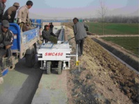 Nouvelle machine à bordures Siming Concrete Slipform Paver 0-3m/min avec moteur Briggs & Stratton 16HP