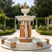 Fontaine en marbre élégante et artisanale avec sculptures de femme et de coquillages, cascade d'eau en pierre à plusieurs niveaux avec bassin pour la décoration