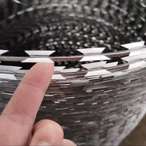 Alambre de Púas de <span class=keywords><strong>Concertina</strong></span> de 450 <span class=keywords><strong>mm</strong></span>, <span class=keywords><strong>500</strong></span> <span class=keywords><strong>mm</strong></span>, 600 <span class=keywords><strong>mm</strong></span> y 900 <span class=keywords><strong>mm</strong></span> de Diámetro para Seguridad Perimetral de Aeropuertos y Ferrocarriles - Product Image 5