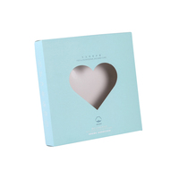 Boîtes d'expédition en papier kraft jetables personnalisées en gros avec fenêtre en forme de cœur, fermeture pour Noël et mariages, gaufrage et pelliculage à chaud doré