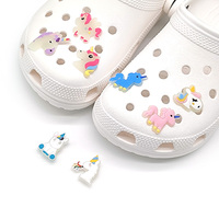 Breloques de chaussures HYB Kuaji Pop Anime, petites, mignonnes, en forme de cheval, fluorescentes, personnalisables, vente en gros