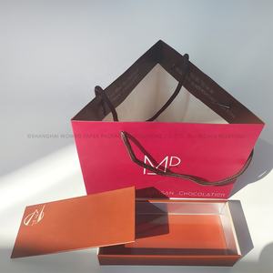 Estructura de forma Pirámide Diseño en ángulo de 3 lados Triángulo modular Triángulo escalonado Caja de forma de prisma para cumpleaños para eventos especiales - Product Image 1