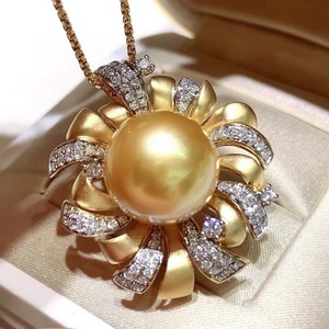 Nuevo Collar de Lino Genuino de Agua Dulce de la Serie Gris Plateado Refrescante de 9-10 mm con Colgantes y Dijes de Diamantes, Ligeras Imperfecciones - Product Image 3