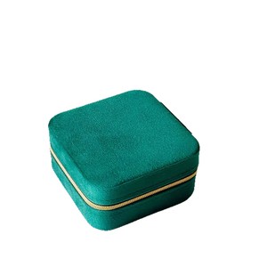 Estuche de Joyería Pequeño Cuadrado con Cierre de Cremallera, Dorado, para Viaje, Almacenamiento de Aretes, Collares y Anillos, Portátil, de Terciopelo - Product Image 5