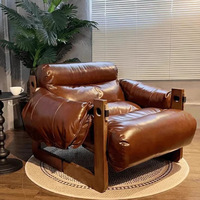Fauteuil de relaxation en cuir, design italien vintage moderne et épuré, en cuir huilé ciré, pour salon individuel