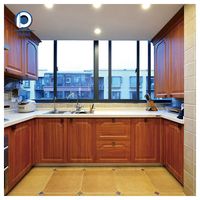 Armoires de cuisine en bois au design moderne avec finition mélamine imperméable, aspect bois, pour cuisines familiales contemporaines