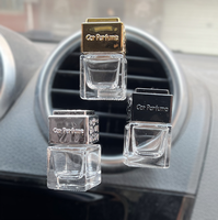 Bouteille en verre de parfum de voiture Aromathérapie Diffuseur de voiture parfumé 8ml désodorisant carré diffuseur de bouteille de parfum de voiture