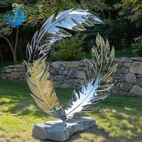 Sculpture d'ailes d'ange abstraites en métal poli moderne, décoration de paysage extérieur d'hôtel personnalisée