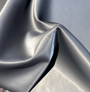 Vải giả da bóng PU co giãn 4 chiều, chất liệu giả da tổng hợp mềm mại dùng cho quần legging và phụ kiện may mặc - Product Image 3