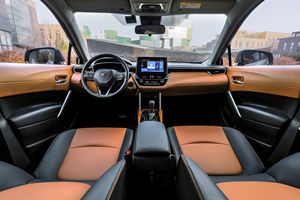 Coche de gasolina <span class=keywords><strong>T</strong></span> oyota <span class=keywords><strong>C</strong></span> orolla Cross 2.0L Gasolina SUV scooter de movilidad 4 puertas 5 asientos para el hogar - Product Image 5