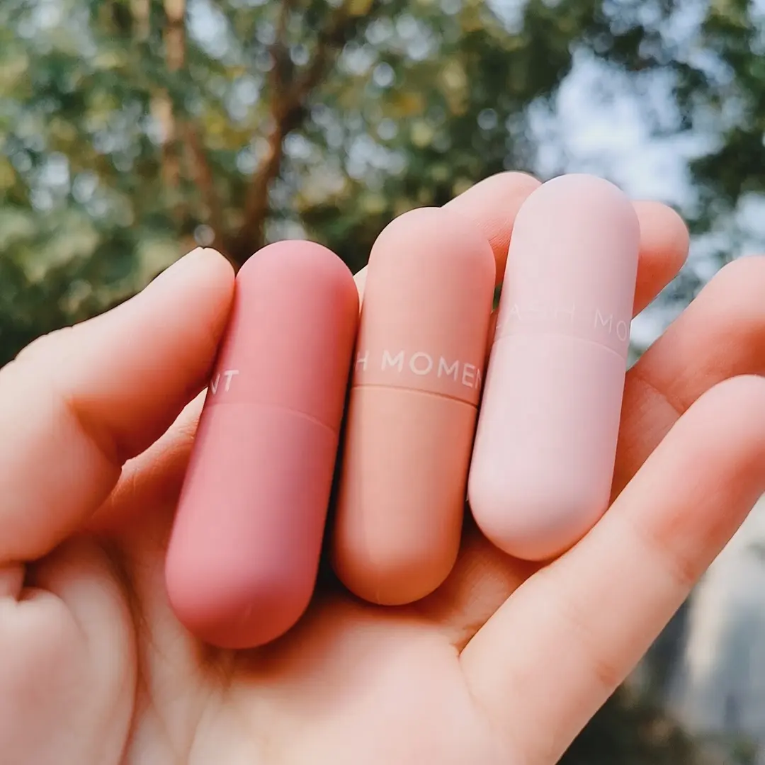 new design cute 5ML Unique pink pill Empty Lip Gloss container high quality matte private labels Lip Gloss Tube Set