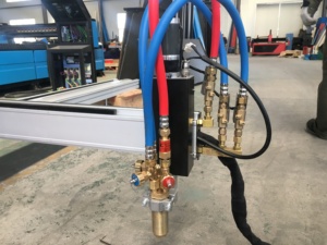 HUAXIA 2022 1500 portatile * 3000mm macchina per il taglio al <span class=keywords><strong>Plasma</strong></span> <span class=keywords><strong>CNC</strong></span> 220V 120A potenza nominale 20mm costruzione per il taglio dei metalli focalizzata - Product Image 6