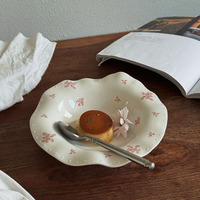 Assiette en céramique décorative vintage française rose à motif floral, bordure en dentelle perlée, assiette à pâtes en céramique