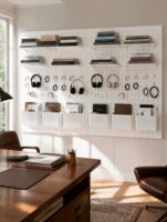 Organisateur mural modulaire en métal perforé pour bureau, idéal pour les fournitures de bureau, les dossiers et les accessoires quotidiens