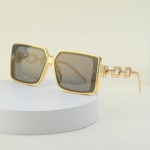 Gafas de Sol con Marco Cuadrado ZS-88202, Lentes de PC con Protección UV400, Patillas con Cadena Dorada, Gafas de Moda Unisex - Product Image 3