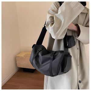 Sac de sport de voyage en PU avec logo personnalisé OEM, grande capacité, conçu en usine, fermeture éclair pour hommes et femmes, poche humide - Product Image 2