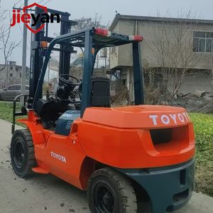 Montacargas Usado Toyota Komatsu <span class=keywords><strong>TCM</strong></span> Diésel Eléctrico de 5 Toneladas de Peso Operativo con Opciones de 5 y 5 Toneladas - Product Image 2