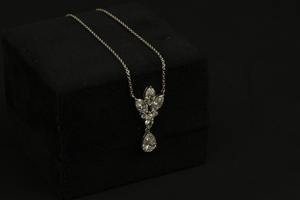 Collar de mujer chapado en oro con diamantes de corte Marquesa cultivado en laboratorio para boda y Aniversario - Product Image 6