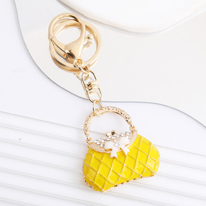 Llavero de aleación creativa con incrustaciones de diamantes, colgante 3D de mini bolso, accesorio de moda para llavero de coche, pedido al por mayor - Product Image 4