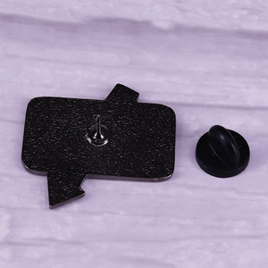 Pin de Solapa Esmaltado con Diseño Retro de la Película Betelgeuse - Product Image 4