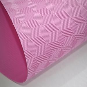 Tissu <span class=keywords><strong>de</strong></span> bâche ignifuge gaufré 3D occultant 850 GSM avec traitement acrylique des deux côtés et revêtement PVC <span class=keywords><strong>pour</strong></span> auvents et pergolas - Product Image 1