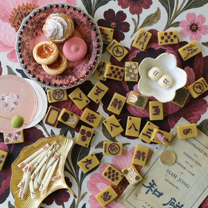 Haus of Tiles Haus No 88 Mahjong Olive Grove Set 160 Tuiles de Mahjong en Acrylique avec Tapis de Mahjong Haus of Tiles - Product Image 3