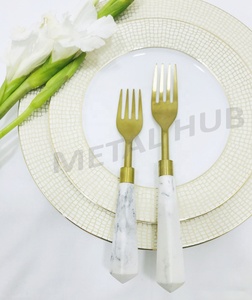 ชุดเครื่องใช้บนโต๊ะอาหารสแตนเลสสีทองมีด้ามจับหินอ่อน5 & 7ชิ้นชุดเครื่องใช้บนโต๊ะอาหารสีทองแปรงแบบยั่งยืน - Product Image 3