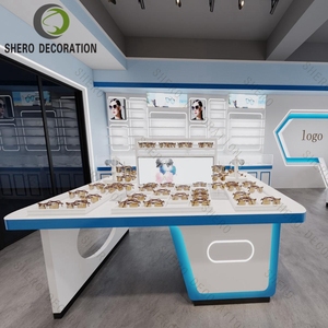 ตู้โชว์กระจกไม้พร้อมไฟ LED แบบกำหนดเองสำหรับร้านค้าปลีกทันสมัย - Product Image 1