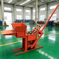 Machine manuelle QMR2-40 pour la fabrication de briques de terre emboîtables et de pavés en terre, très demandée