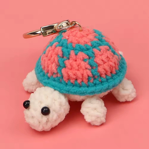 Handgefertigter Mini-Schildkröten-Plüsch-Schlüsselanhänger, Kuscheliges Amigurumi Häkeltier, Gestrickter Meeresschildkröten-Anhänger, Charm-Souvenir - Product Image 5