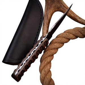 Couteaux de chasse en acier damas faits à la main avec manche en bois, bord lisse, pour usage en plein air et camping - Product Image 2