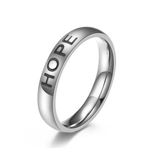 Anillo Minimalista de Acero de Titanio Grabado con la Palabra 'Hope', Diseño Unisex, Joyería para Regalo - Product Image 1