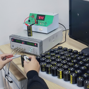 Honclay <span class=keywords><strong>100V</strong></span> 10000uf 35*70mm <span class=keywords><strong>1500UF</strong></span> 4700uF 12000UF chụp trong tụ điện điện phân - Product Image 2