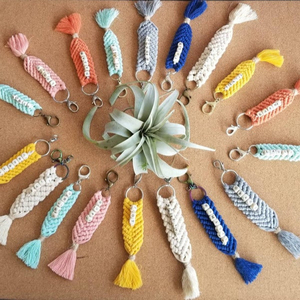 พวงกุญแจงานฝีมือถักเชือกมาคราเม่ - Product Image 1