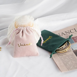 Sacchetto in Velluto Morbido 8x10 cm per <span class=keywords><strong>Gioielli</strong></span>, Personalizzabile, <span class=keywords><strong>Porta</strong></span> <span class=keywords><strong>Trucchi</strong></span> <span class=keywords><strong>e</strong></span> Orecchini con Cordoncino - Product Image 5