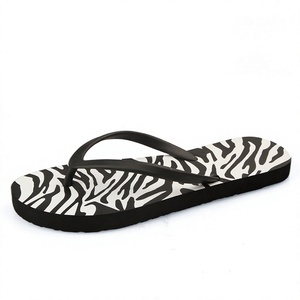 Chanclas con estampado de cebra para mujer, antideslizantes, sandalias de playa de verano, sandalias de goma de PVC, zapatillas informales - Product Image 4