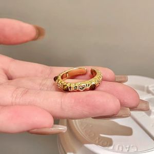 Anello Aperto Geometrico Retrò in Resina Marrone con Zirconia Cubica e Occhio di Tigre, Gioiello Estetico Vintage per Donne - Product Image 4