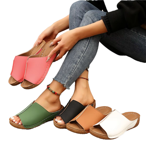 รองเท้าส้นสูงแบบสวมลายจุดสำหรับผู้หญิง ไซส์ 34-39 หัวแหลม ส้นลิ่ม พื้นยาง แฟชั่นทันสมัยตลอดกาล - Product Image 1