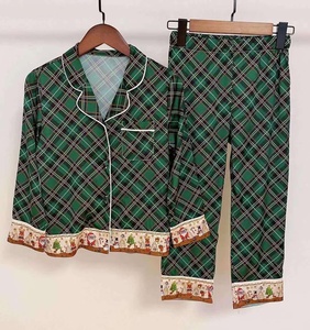 Pyjama de noël <span class=keywords><strong>personnalisé</strong></span> en soie, ensemble à carreaux, pour <span class=keywords><strong>famille</strong></span>, vente en gros, en Stock, mode tendance - Product Image 2