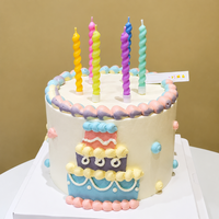 Bougies d'anniversaire colorées et mignonnes en forme de dessins animés, formes variées (cœur, animal, fleur, visage souriant) pour décorations de gâteaux d'enfants