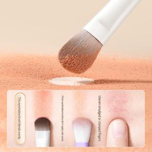 Ensemble de pinceaux de maquillage pour les yeux miniatures et portables, fibres synthétiques douces, pinceaux pour estomper les fards à paupières et pour les détails, avec sac de rangement à fermeture à pression - Product Image 5