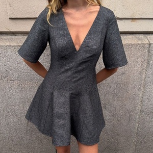 Nuevo Vestido de Lino de Manga Corta con Cuello en V Profundo, Elegante y Moderno para Primavera, Ideal para Eventos de Negocios y Noches - Product Image 2